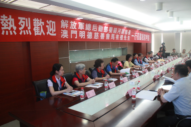 明德一行和河南省人民醫院舉行救治先心病座談會